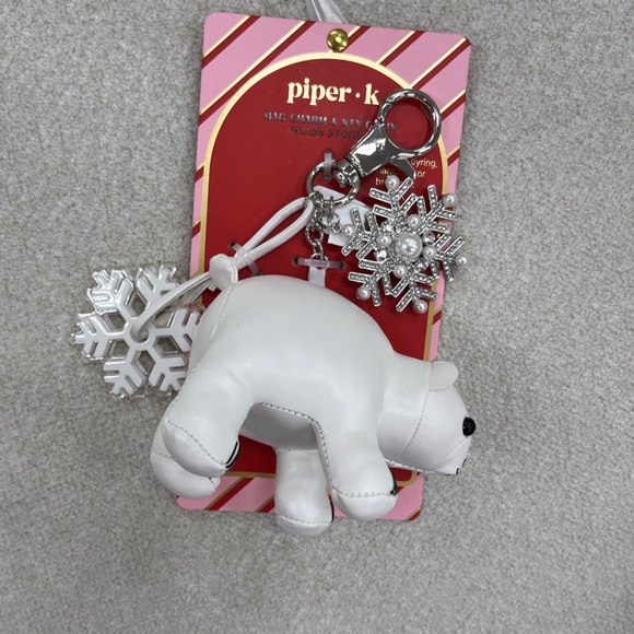 NWT ⚜️♥️⚜️ Piper K Cute Polar Bear Snowflake Bag Charm Key Chain - Picture 4 of 8
